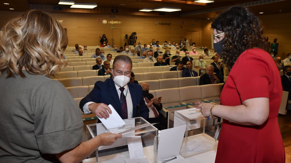 Votación de los delegados para la renovación del Consejo Rector y Comité de Recursos.
