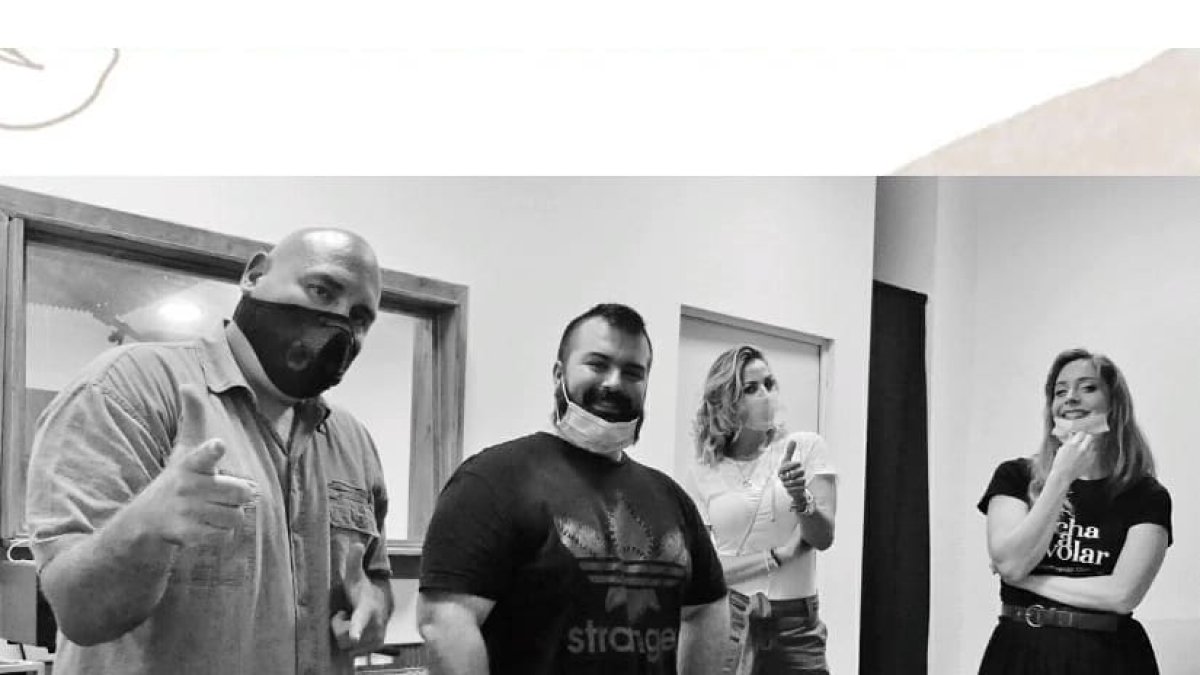 Algunos de los artistas colaboradores en la grabación de la canción ‘Un mundo nuevo’, creado por Salvador.