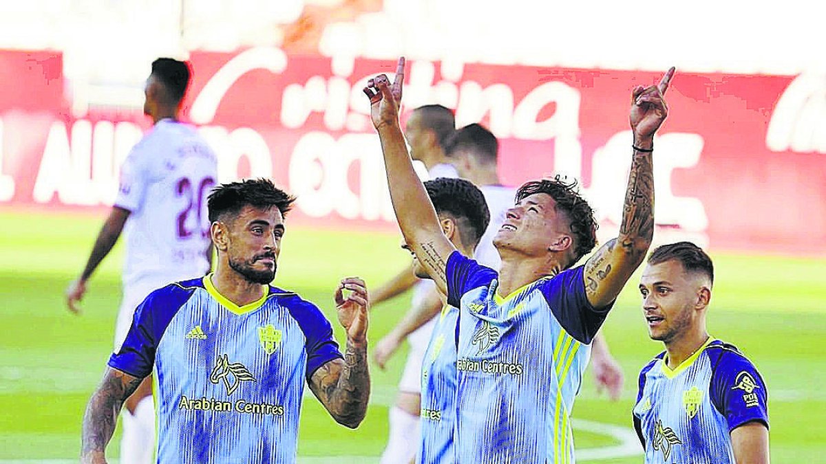 El uruguayo celebrando su gol en Albacete.
