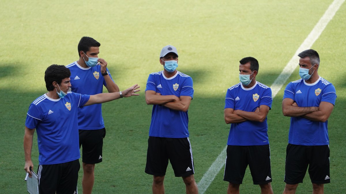 Mario Silva y el resto del cuerpo técnico.