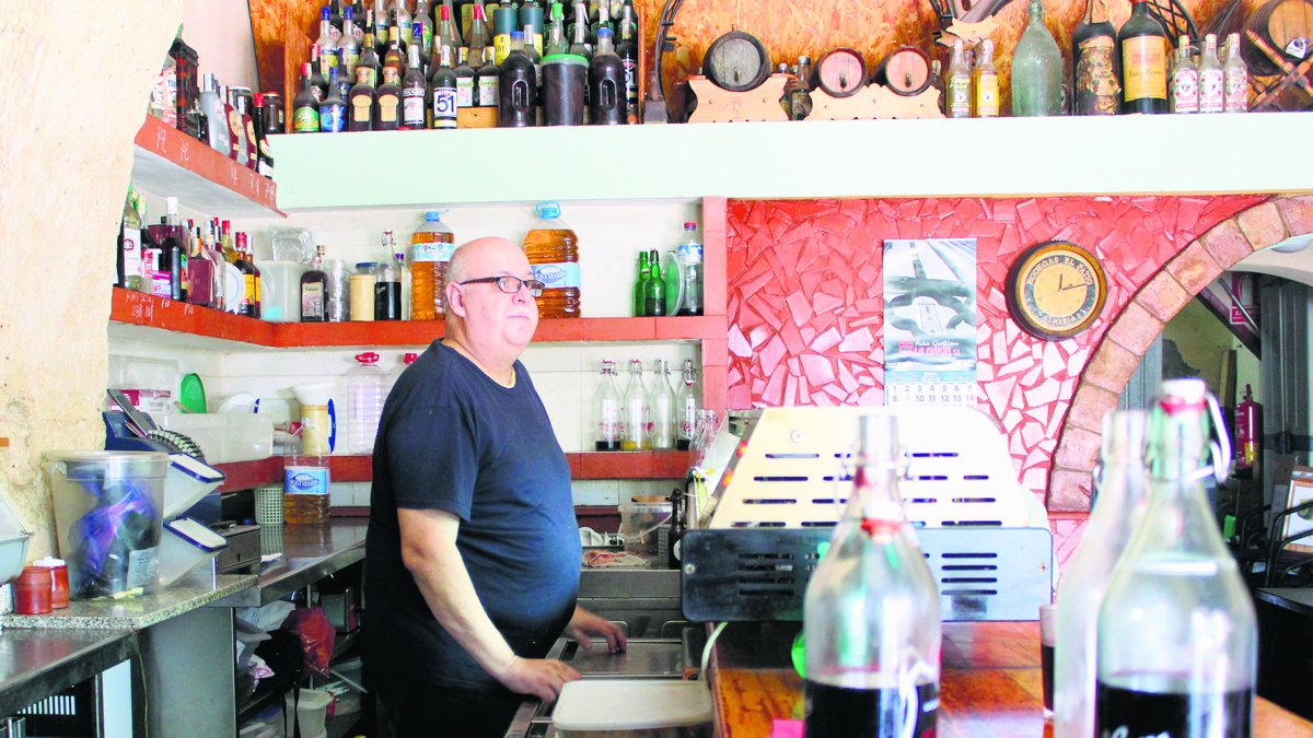 José Miguel Nache Martínez, propietario de la bodega El Patio.