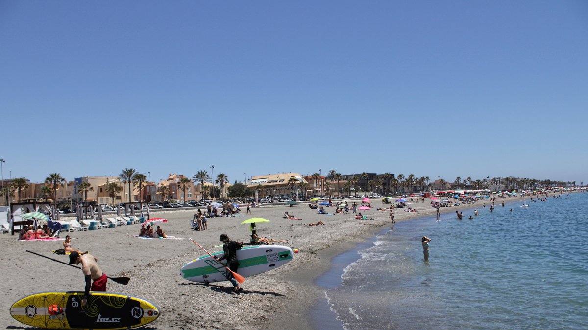 Aspecto de la playa de la Térmica-Nueva Almería.