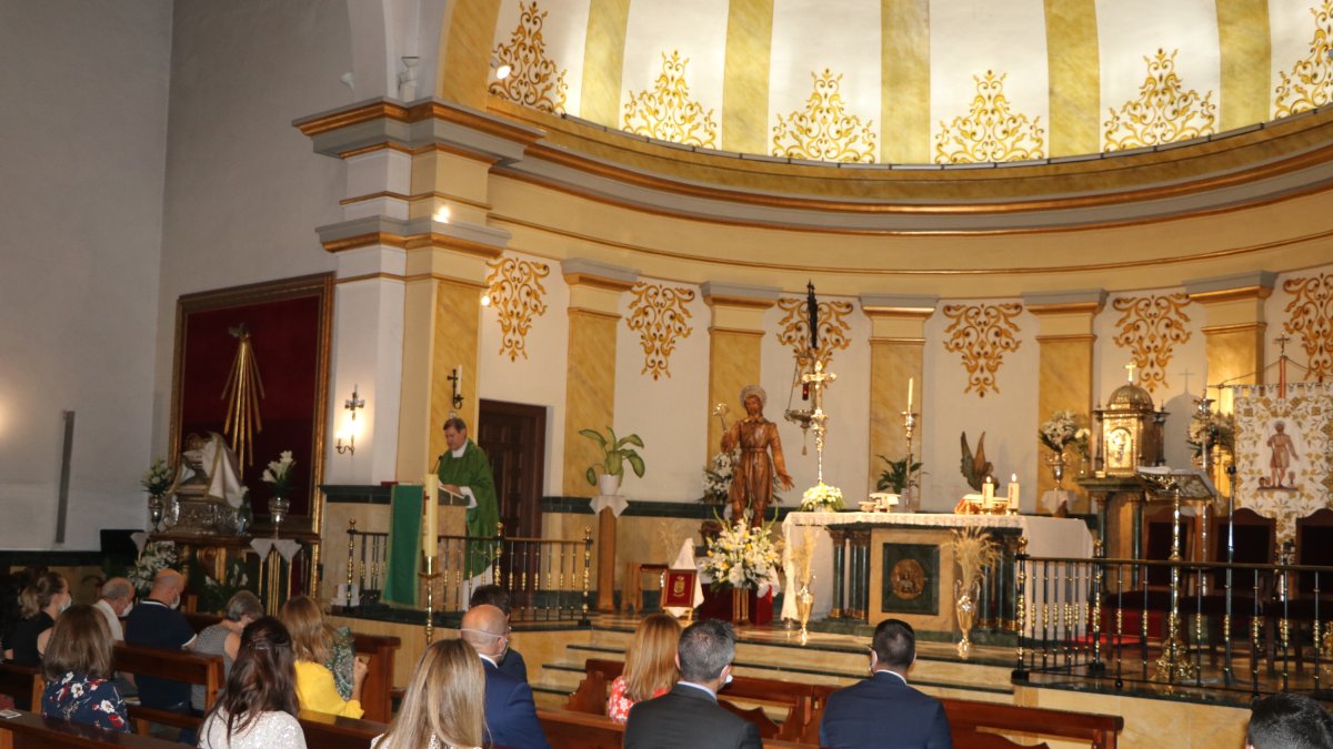 La misa ha estado oficiada por el párroco Don Mariano Delgado.