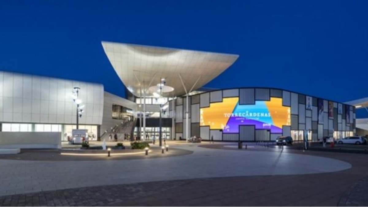Exterior del Centro Comercial Torrecárdenas.