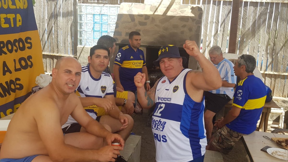 Foto de familia del Consulado de Boca Junior en Almería.