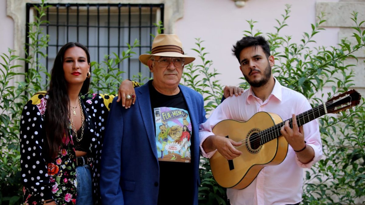 En el centro, Antonio García, ‘El Niño de las Cuevas’. Foto: P. Uroz
