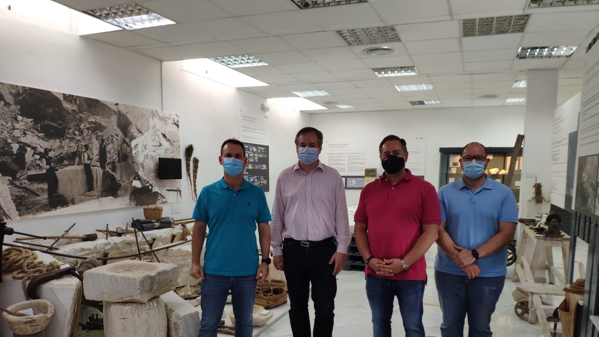 José Luis Delgado, delegado territorial de Turismo, visitó el centro de interpretación.