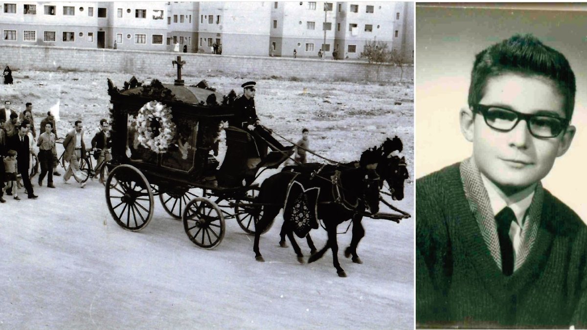 Un entierro en los años 50 por la Rambla de Almería, en los que aún se estilaban los coches de caballo. Al lado, Juan Valdivia, en su juventud.