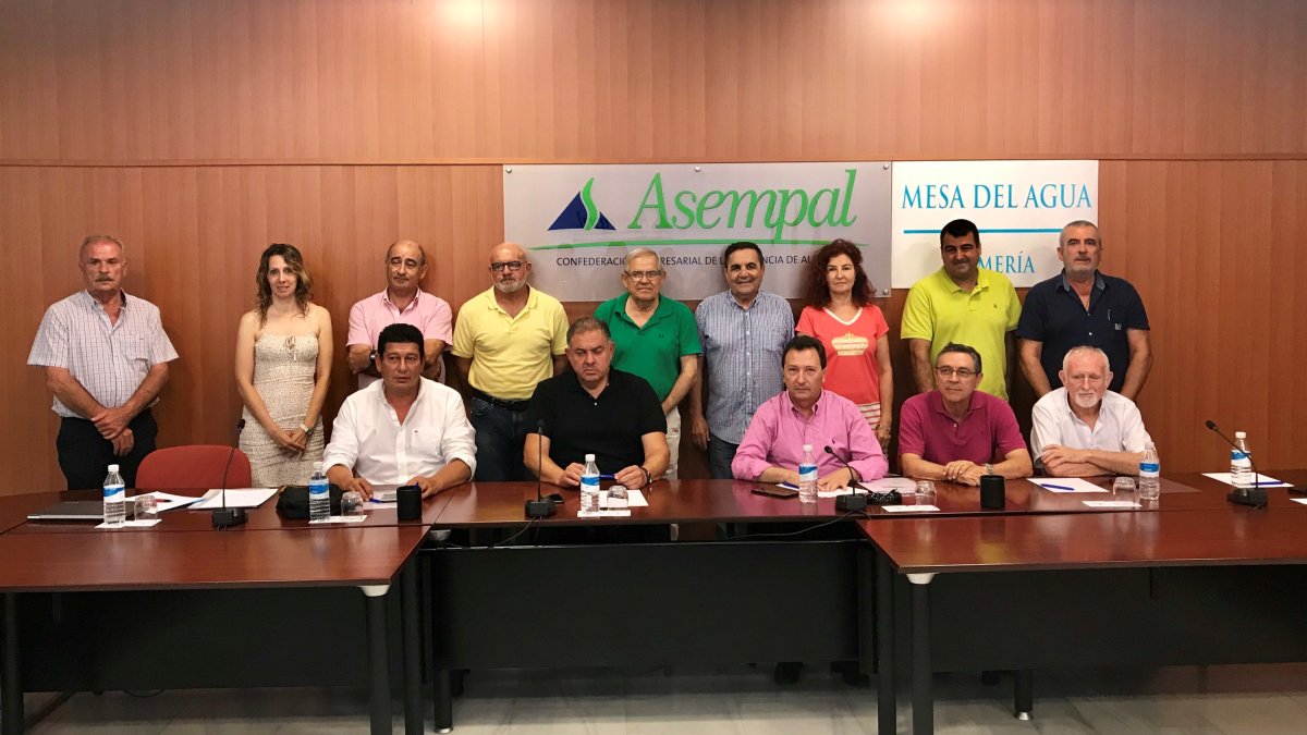 Los regantes están ‘hartos’ de que los proyectos “se eternicen en los despachos y no sean concretados”.