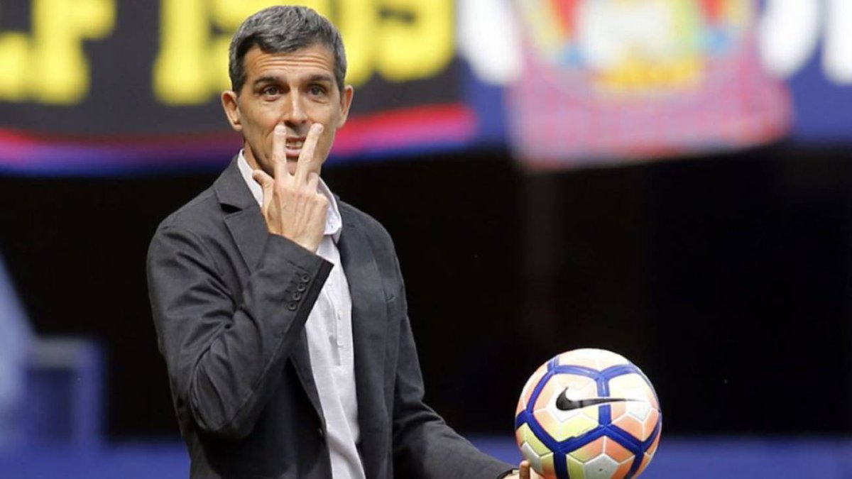 Muñiz acepta el reto de salvar al Deportivo Alavés.