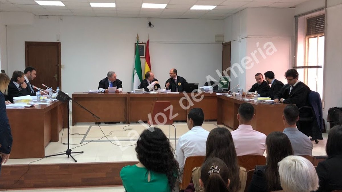 Los acusados en el juicio en la Audiencia de Almería