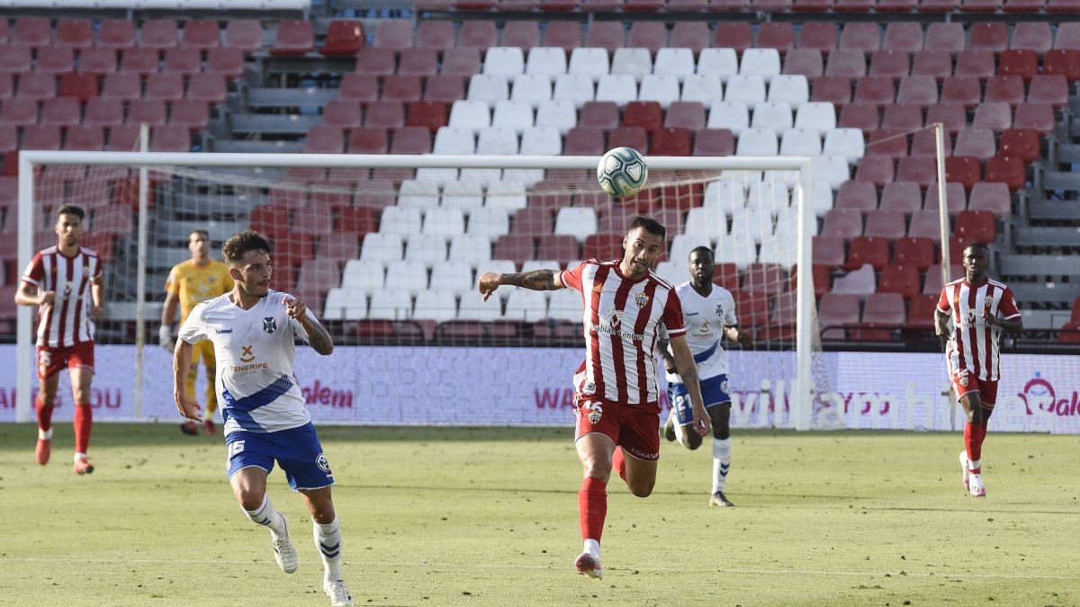 Lazo en el Almería-Tenerife.