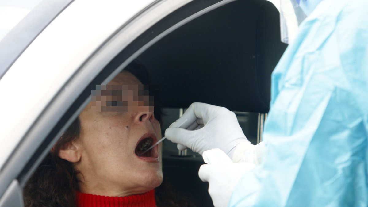 Toma de muestras para un test PCR.