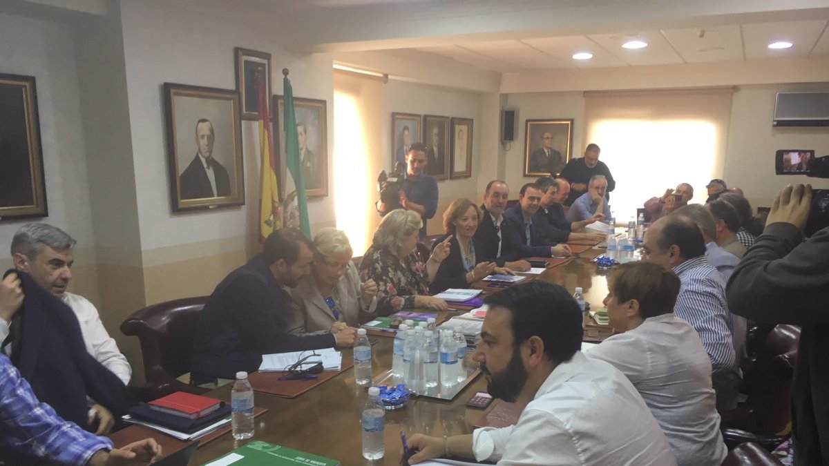 Una reunión de agentes del sector con responsables de la Administración.