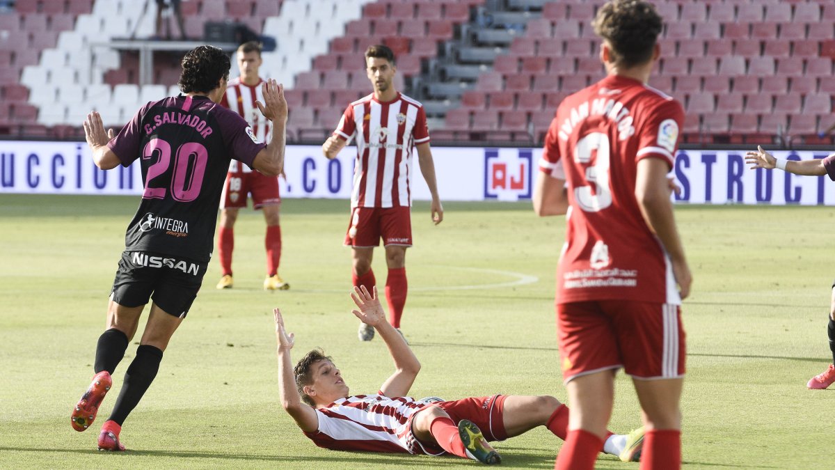 El Almería tiene que pensar en certificar su presencia en el Play Off.