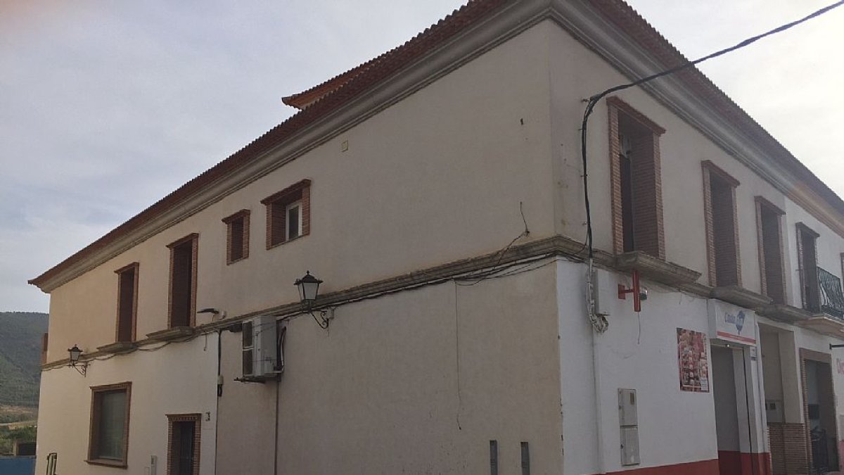 Casa en venta de 251 metros cuadrados en Laujar por 123.000 euros