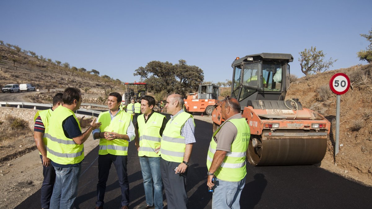 Representantes institucionales en una de las visitas anteriores a las actuaciones viarias del Almanzora.