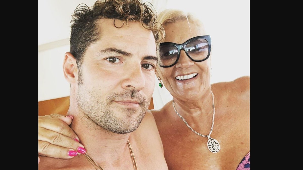 Bisbal, presumiendo de su madre (y el moreno almeriense).