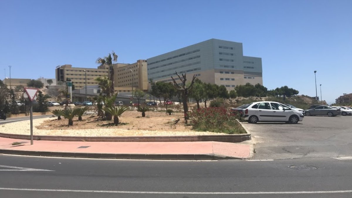 Ha sido trasladado al hospital de Torrecárdenas.