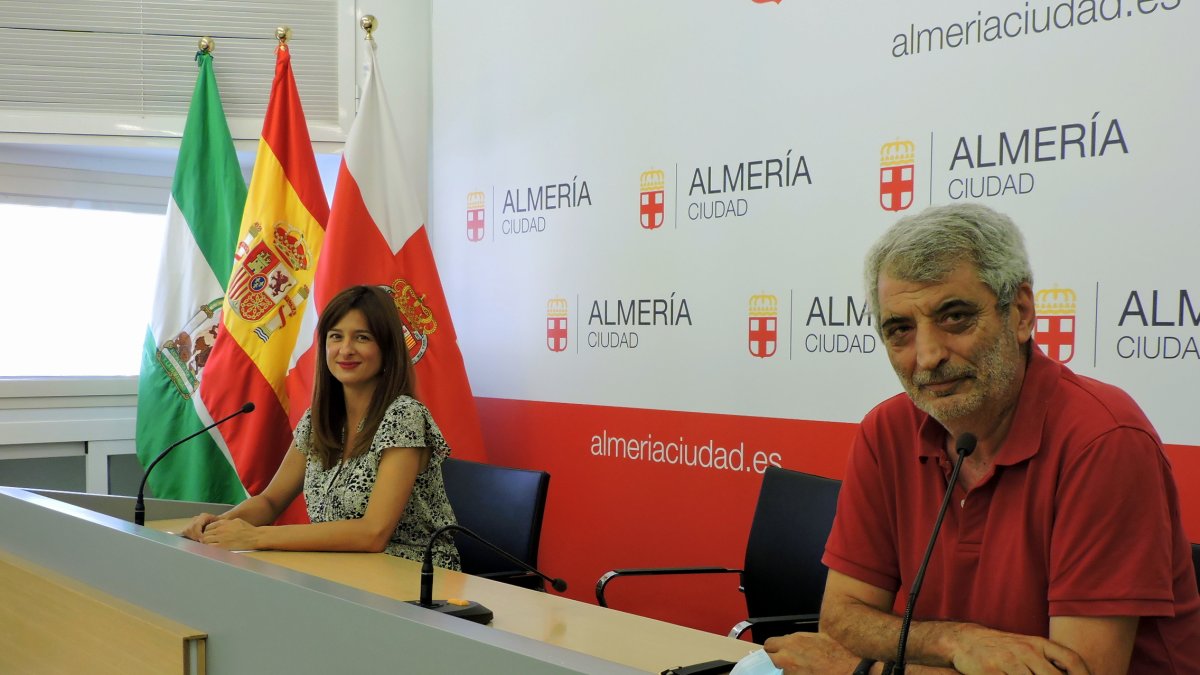 Fátima Herrera junto a Eusebio Villanueva en la rueda de prensa
