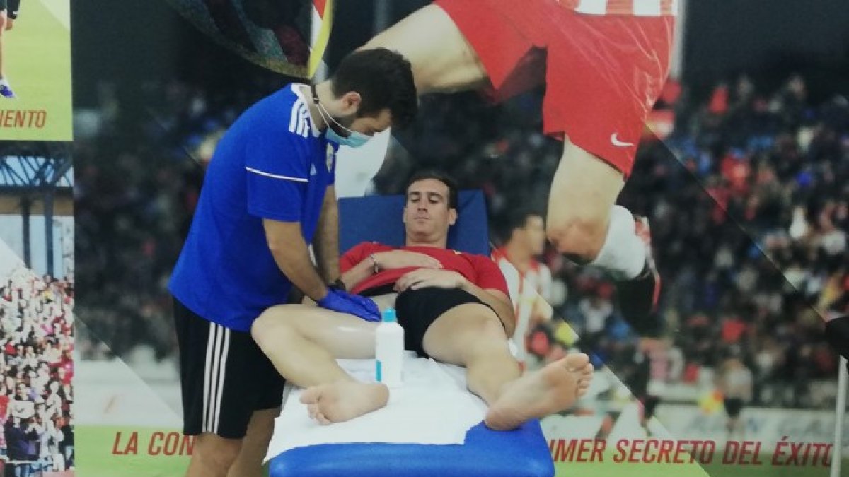 Fernando inicia un tratamiento de fisioterapia en espera de los resultados médicos.