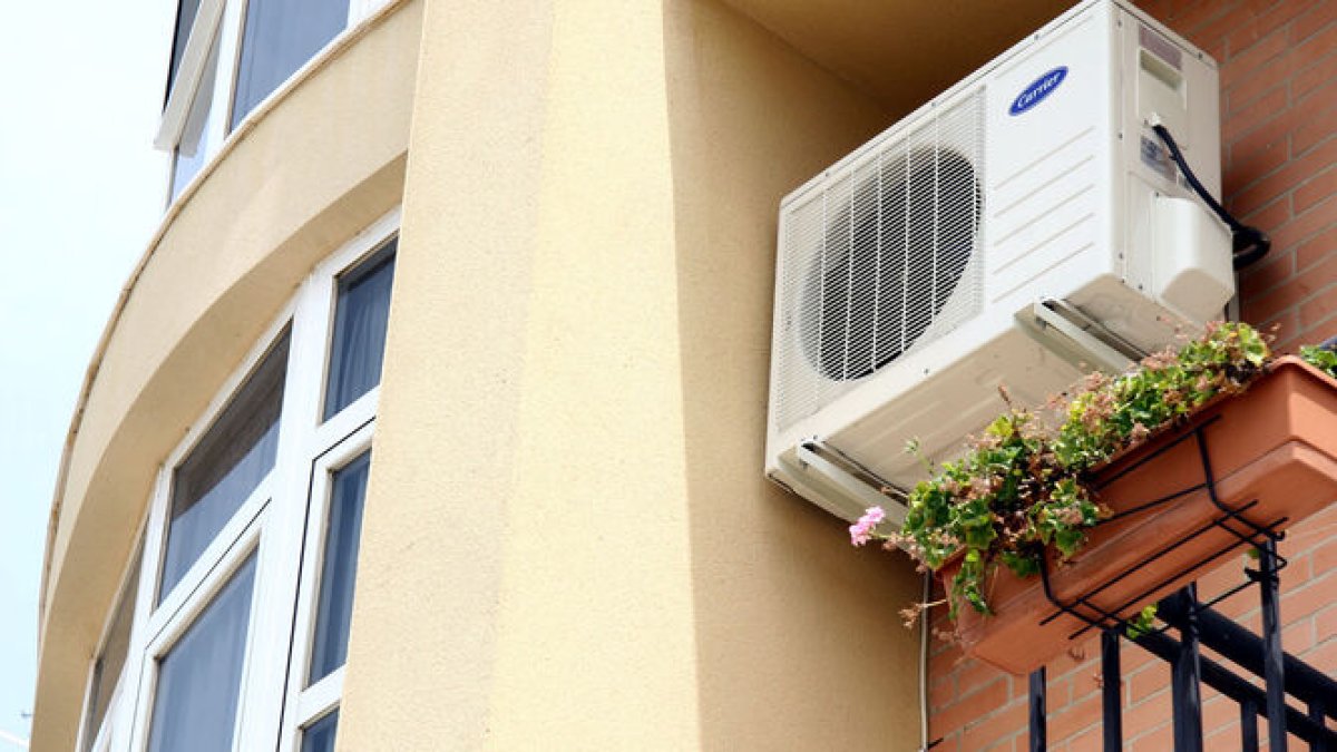 Una vivienda acondicionada con aparato de refrigeración.