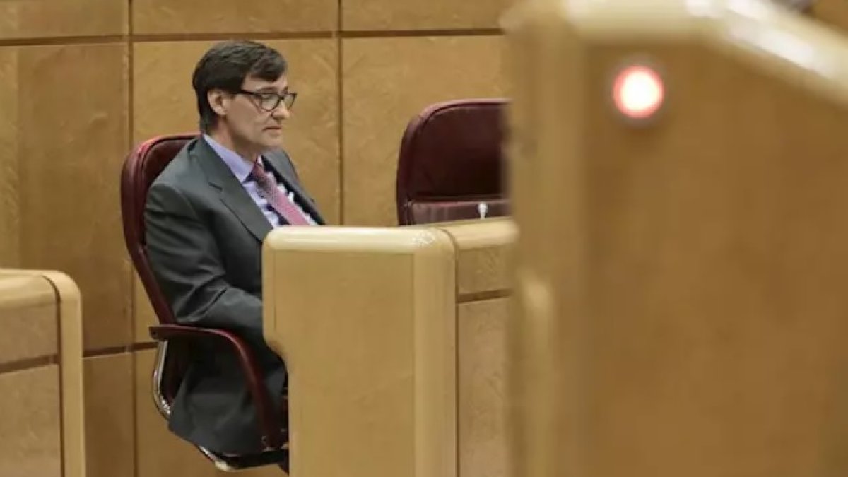 Salvador Illa durante una sesión de control al Gobierno en el Senado