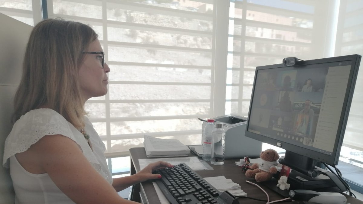 Ana Martínez Labella durante la reunión de la comisión técnica de forma telemática