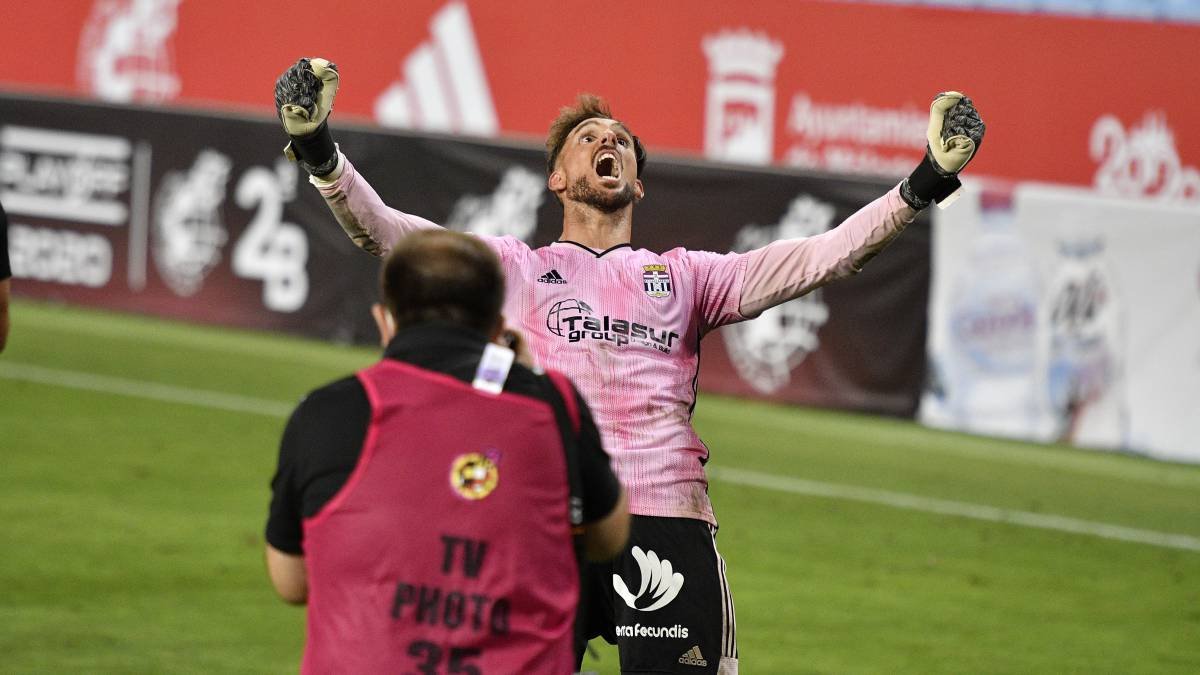 El meta del Cartagena estalla de alegría.