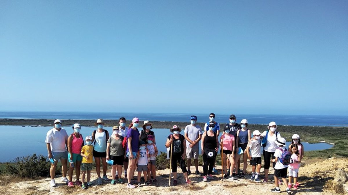 Grupo de participantes en el los itinerarios didácticos en Punta Entinas Sabinar.