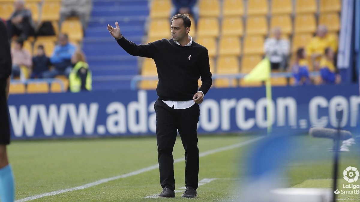 Fran Fernández en el partido frente al Almería en Alcorcón.