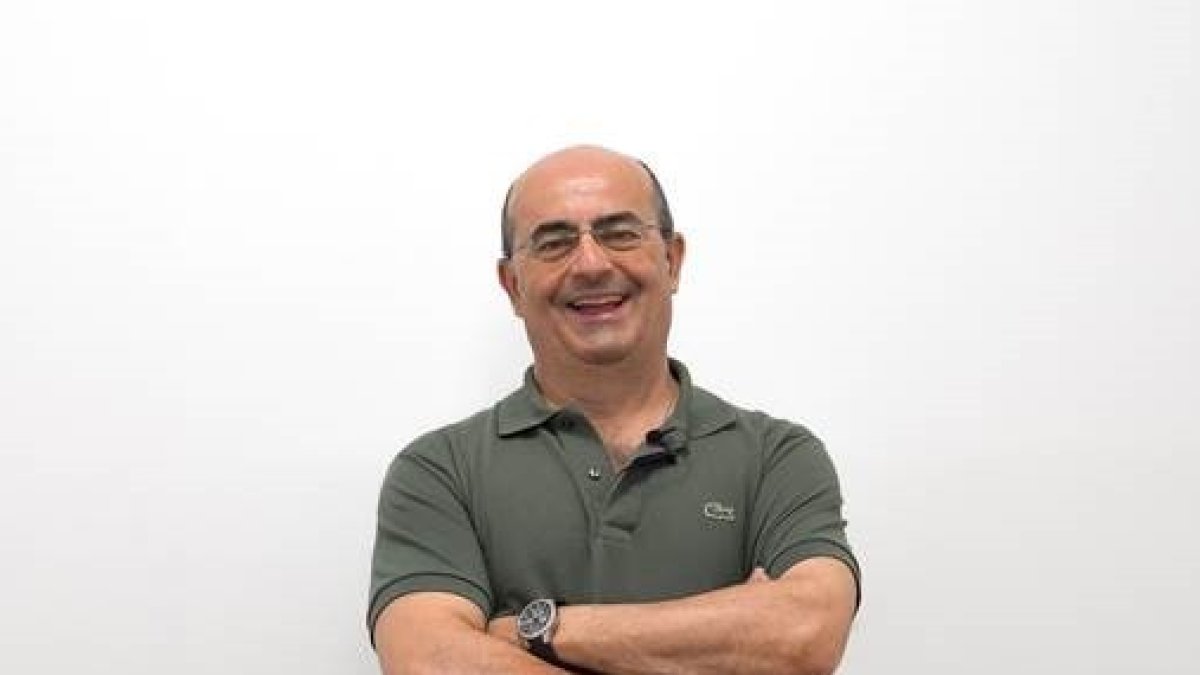 Teodoro Galache Laza es Profesor Titular de Universidad en la Facultad de Ciencias Económicas y Empresariales de la Universidad de Málaga.