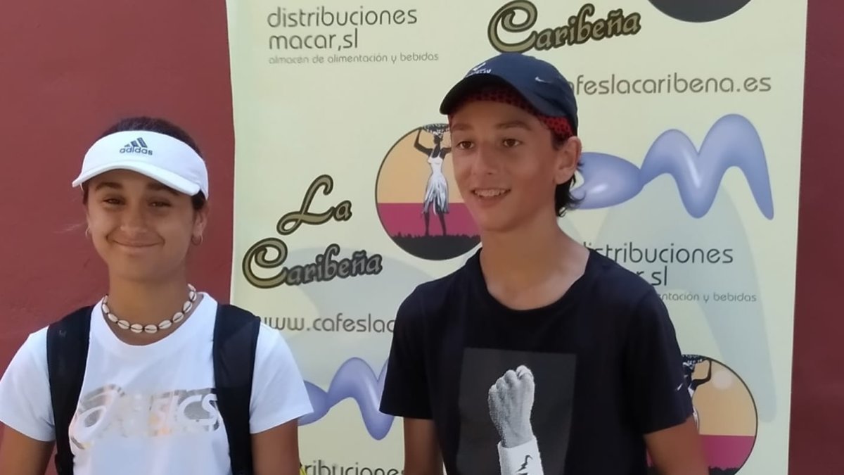Juan José Torres y Andrea Trifan, del CT Aguadulce, campeones en alevín.