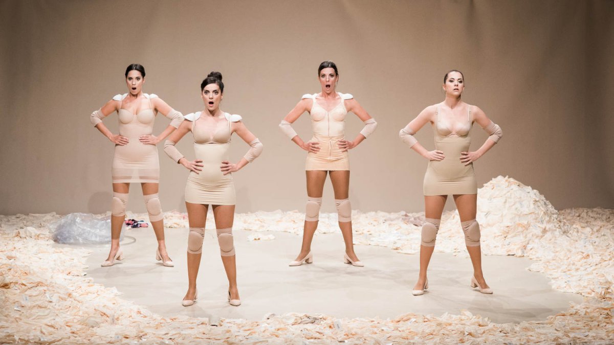 Las dependientas puso fin al festival en Almería.