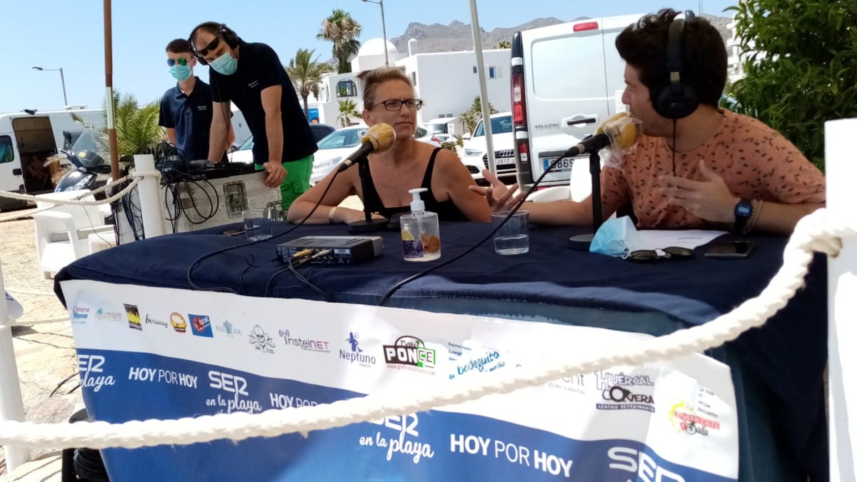 La gerente de Neptuno Mojácar, Francisca Andreu, durante una entrevista.