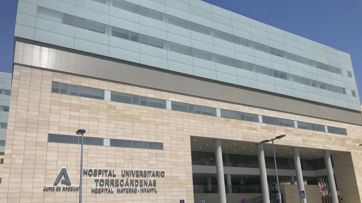 Fotogafía de la nueva imagen que luce el Hospital Universitario Torrecárdenas.