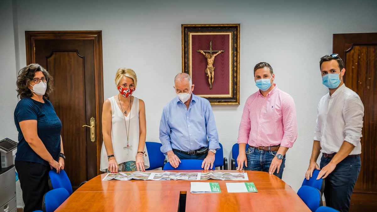 El encuentro entre Fomento y el Ayuntamiento de Roquetas de Mar permite clarificar los avances del Eje Viario.