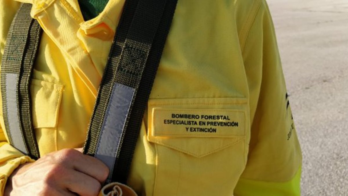 El Infoca controla un incendio en Bacares.