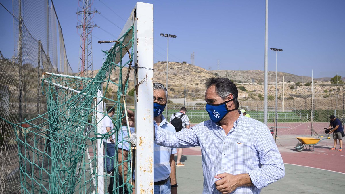 El concejal de Deportes, Juanjo Segura, ha visitado las instalaciones deportivas.