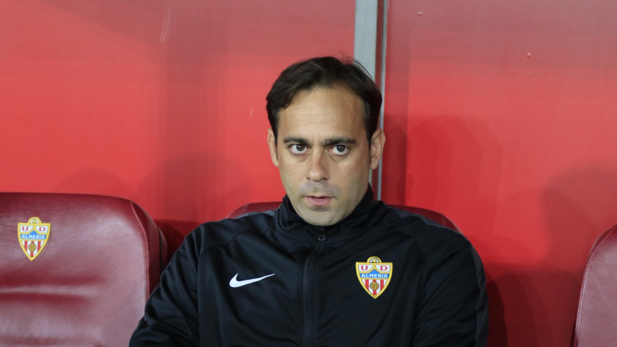 Fran Fernández llega a Tenerife tras dirigir a Almería y Alcorcón.