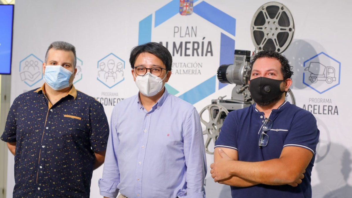 El diputado provincial de Cultura, junto a representantes de TESA.