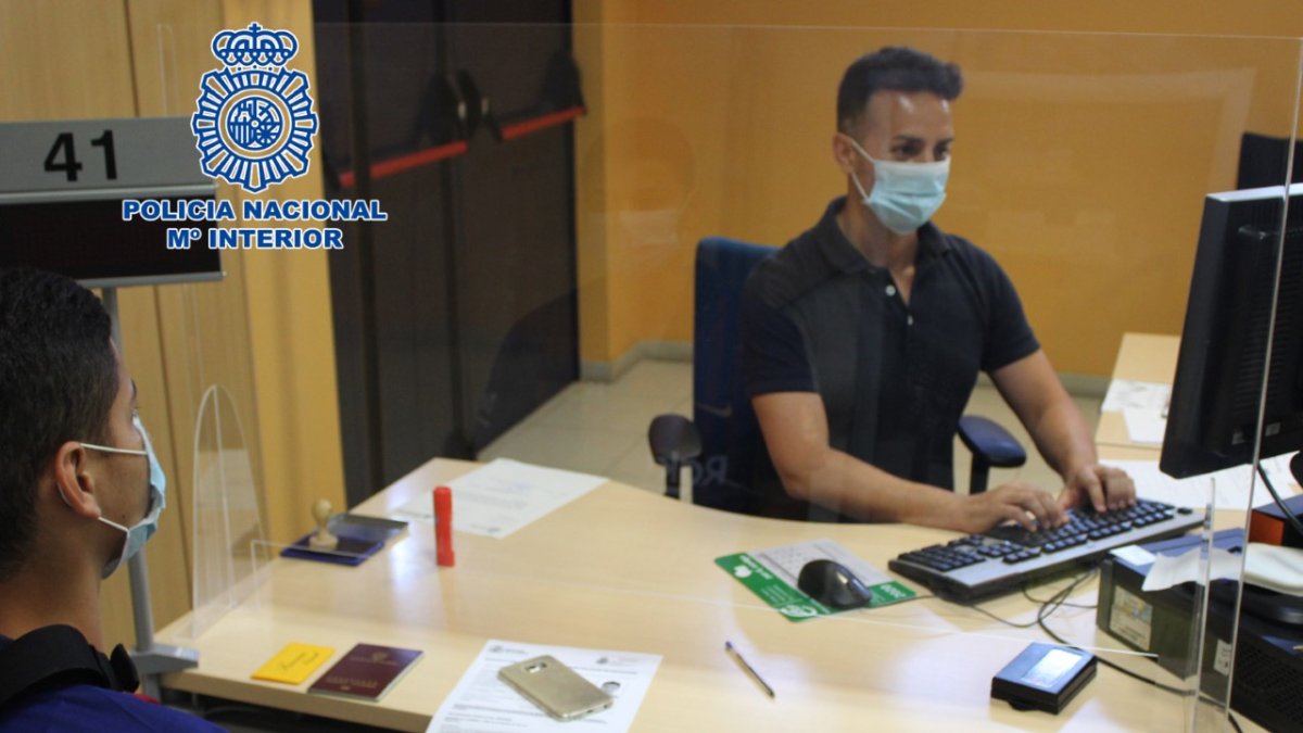 La Oficina de Extranjería de la Policía Nacional en Almería amplia su horario, al igual que el número de citas previas establecidas por día.