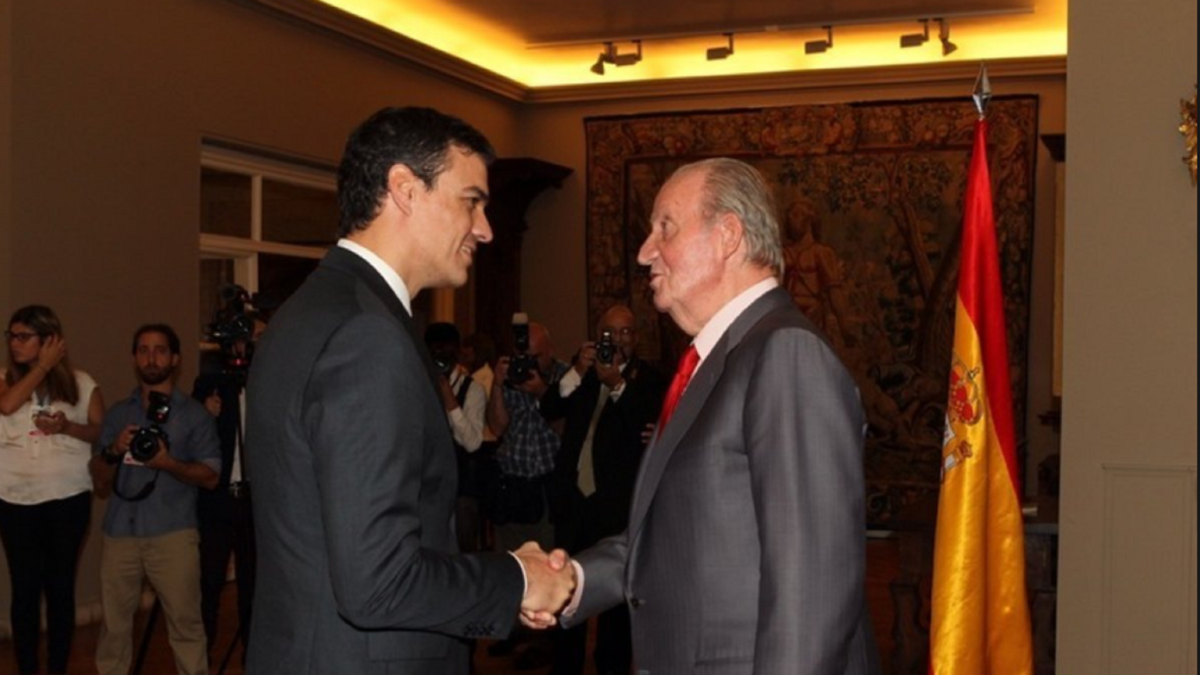 Pedro Sánchez y el Rey emérito, en una imagen de archivo.