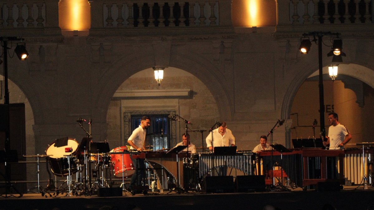 Imagen de archivo de varios profesores de Percusión de la OCAL en su concierto.