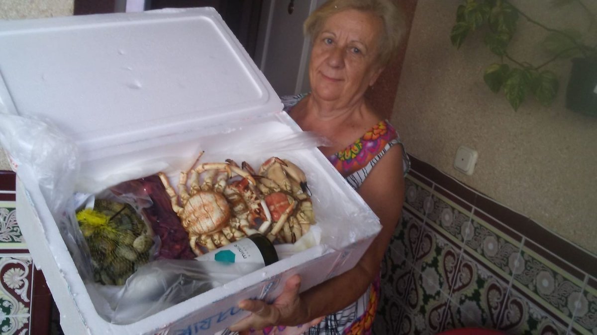 El ganador de la mariscada gratis, la entrega es para José Andrés Salazar de El Alquián.