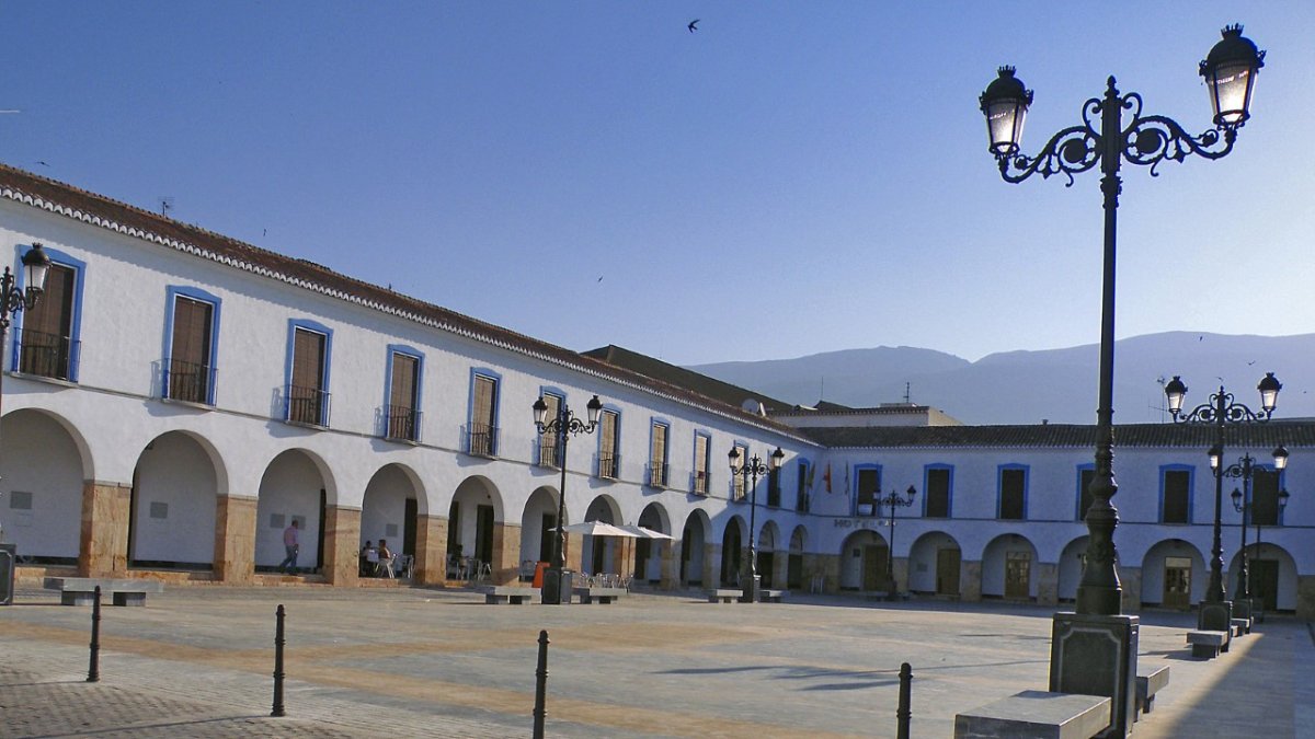 La Plaza Porticada, construcción decimonónica.