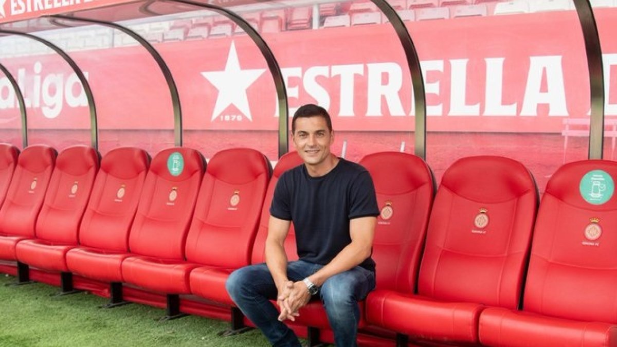 El almeriense Francisco en el banquillo del Girona.