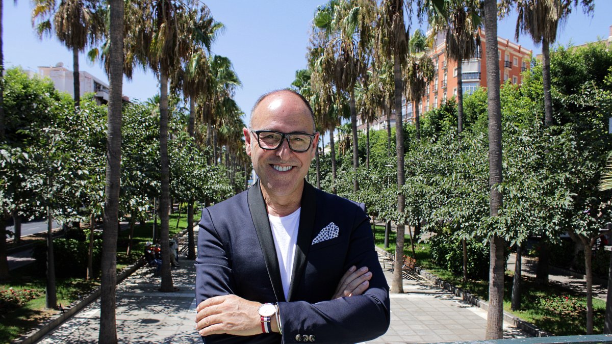 El presidente de los certámenes internacionales más prestigiosos, Cres Del Olmo, en el mirador de la Rambla.