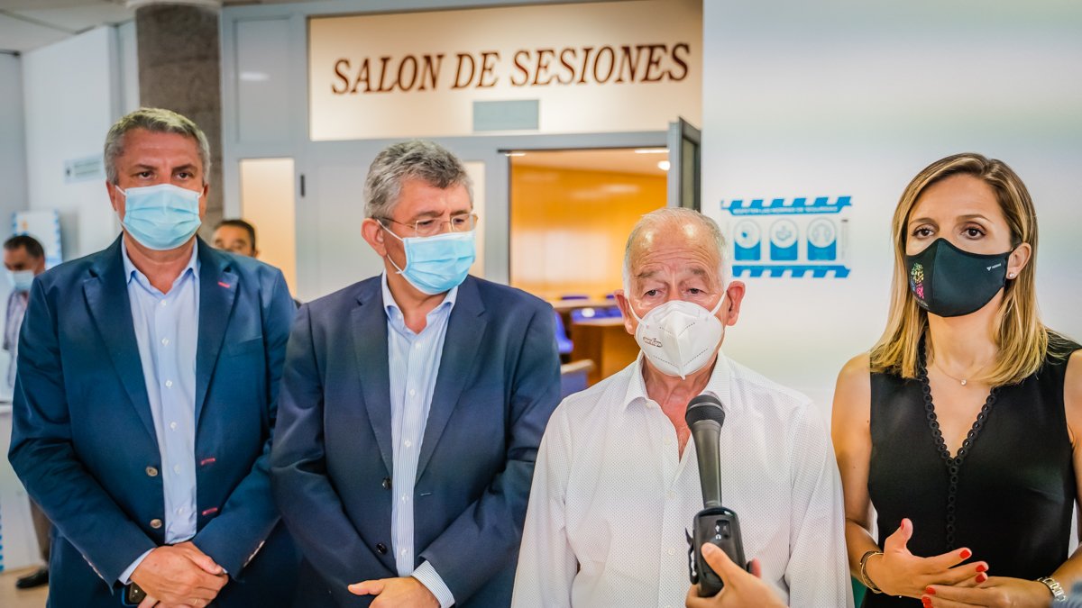 Amat, entrevistado tras la reunión de la junta local de seguridad.