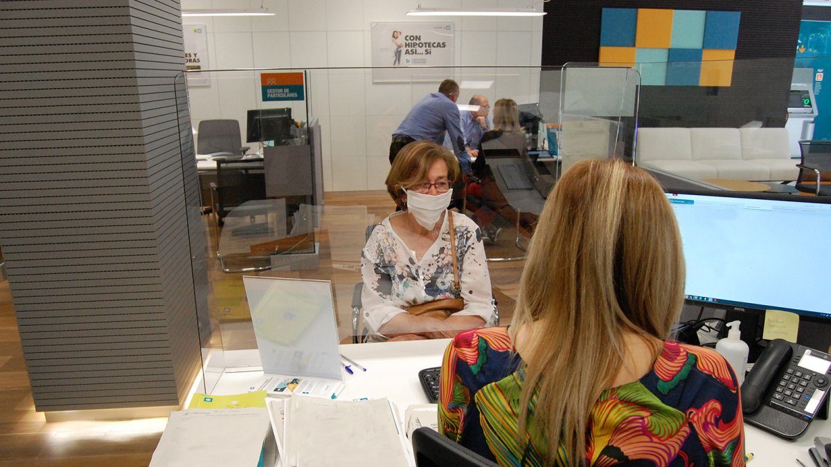 La atención al cliente, en el centro de la actividad de Cajamar